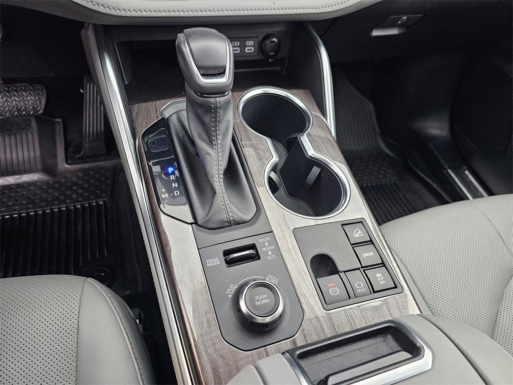 Used 2023 Toyota Highlander Platinum image 31