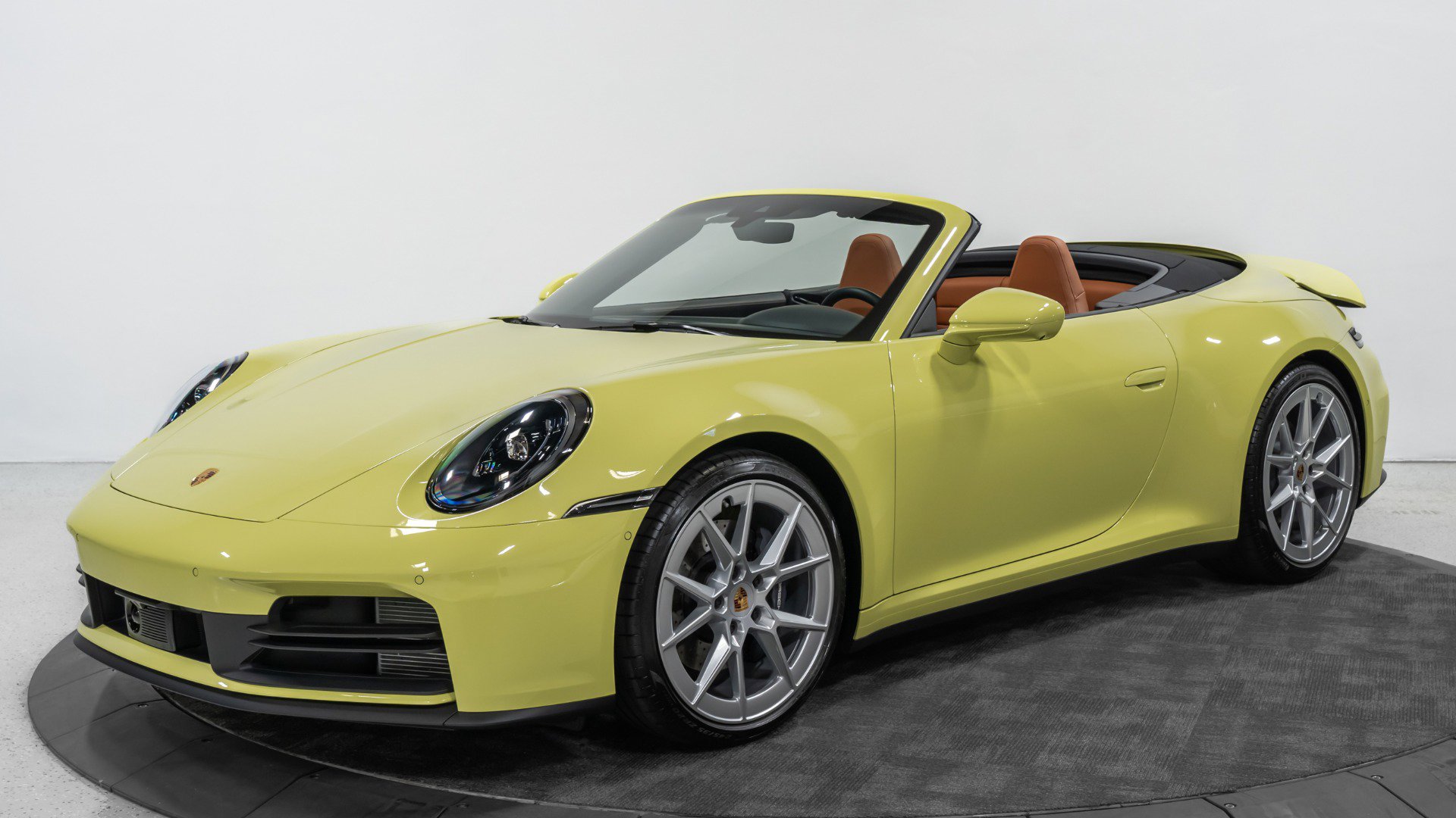 Used 2025 Porsche 911 Carrera image 2