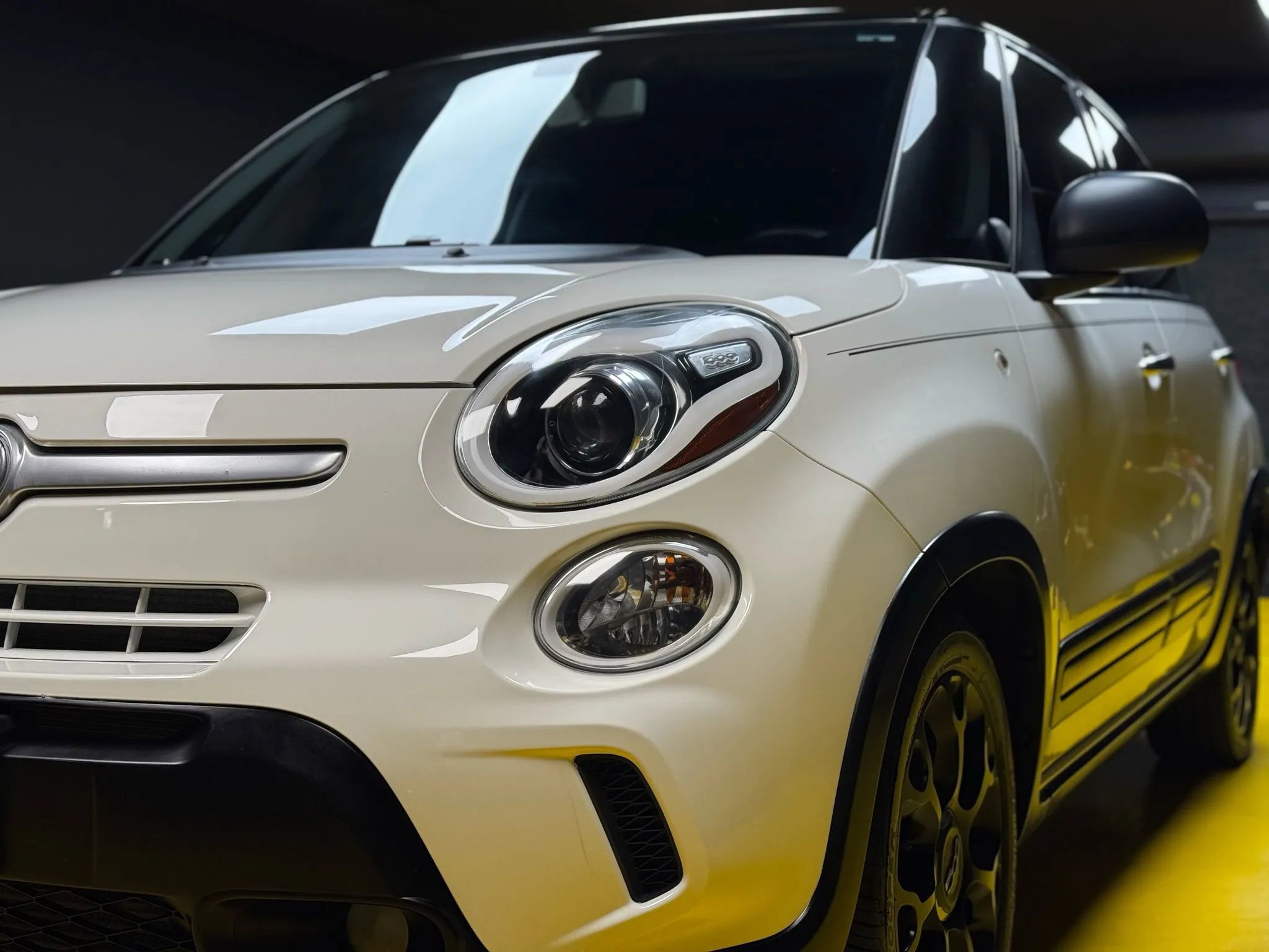 Used 2017 FIAT 500L Trekking w/ Dual-Pane Sunroof Package FWD image 2