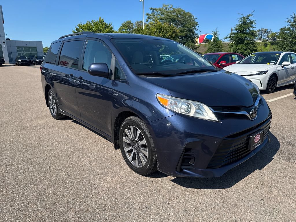 Used 2018 Toyota Sienna LE AWD/4WD image 11
