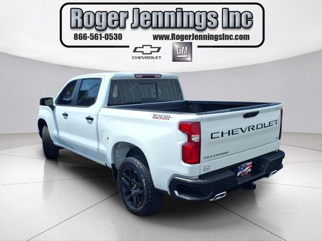 Used 2025 Chevrolet Silverado 1500 LT Trail Boss w/ Convenience Package II AWD/4WD image 3