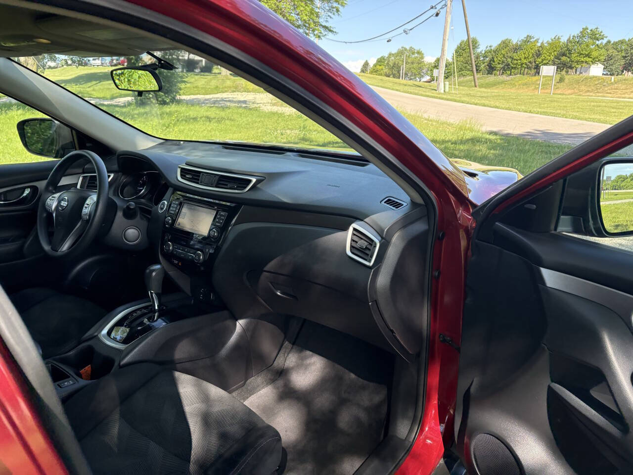 Used 2015 Nissan Rogue SV w/ SV Premium Package AWD/4WD image 35