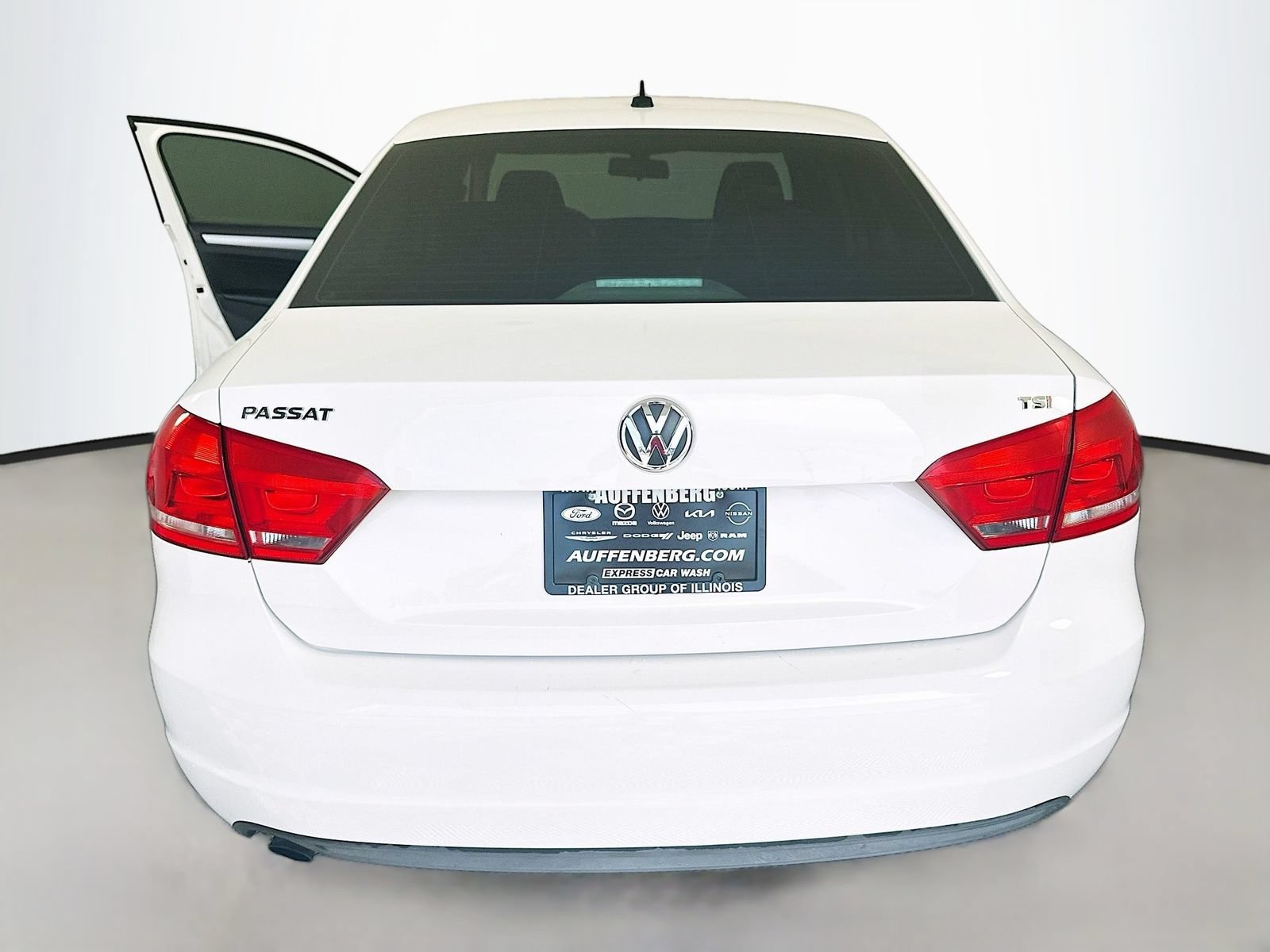 Used 2015 Volkswagen Passat 1.8T FWD image 4