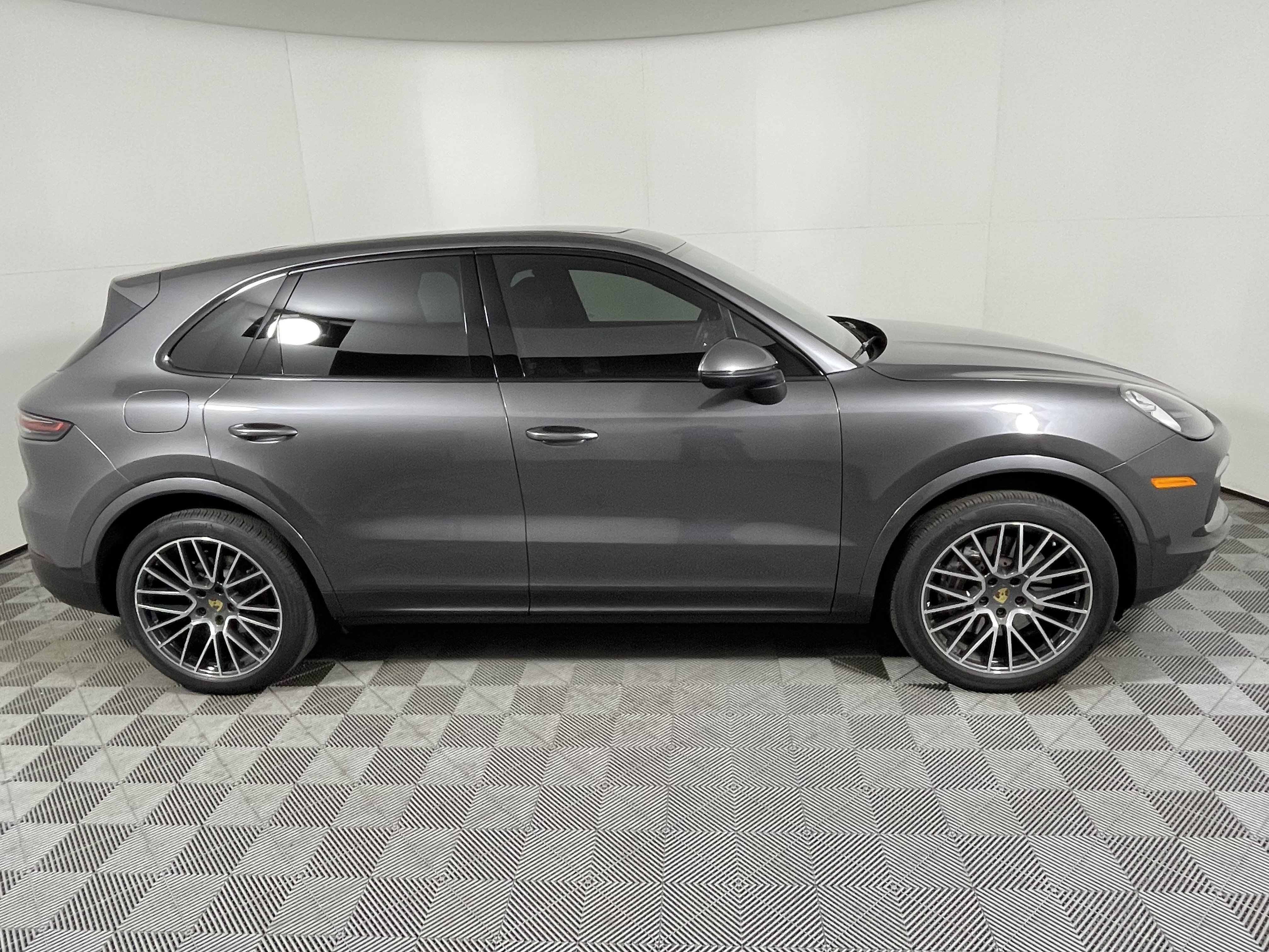 Used 2023 Porsche Cayenne image 8