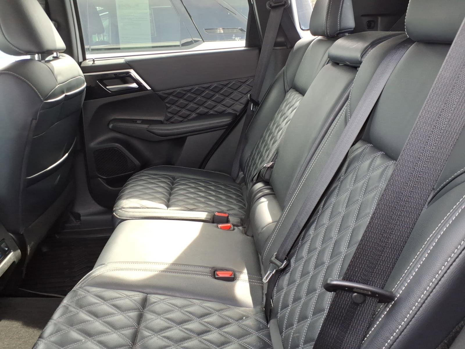 Used 2024 Mitsubishi Outlander SEL image 8