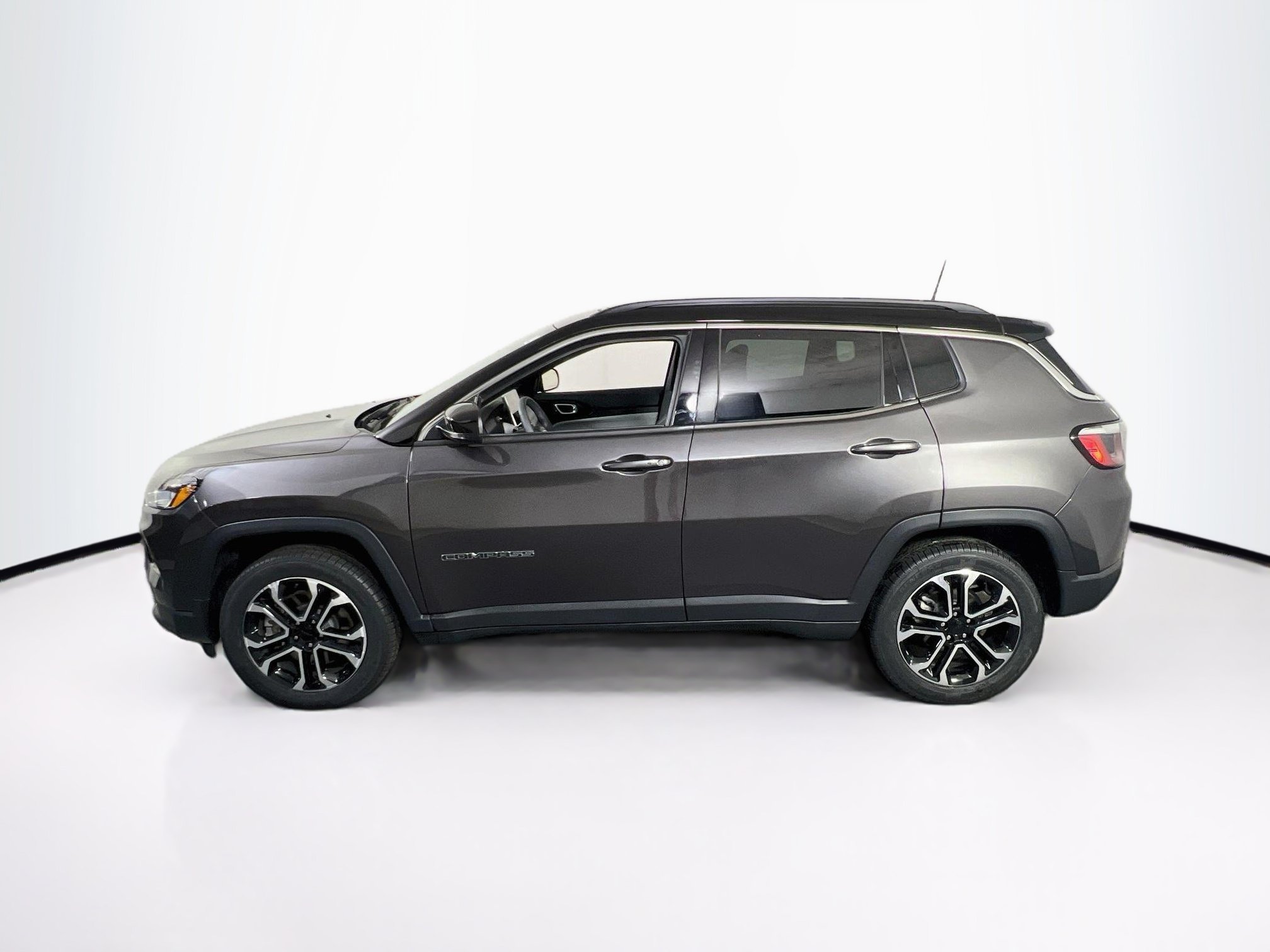 Used 2023 Jeep Compass Limited w/ Sun and Sound Group AWD/4WD image 8