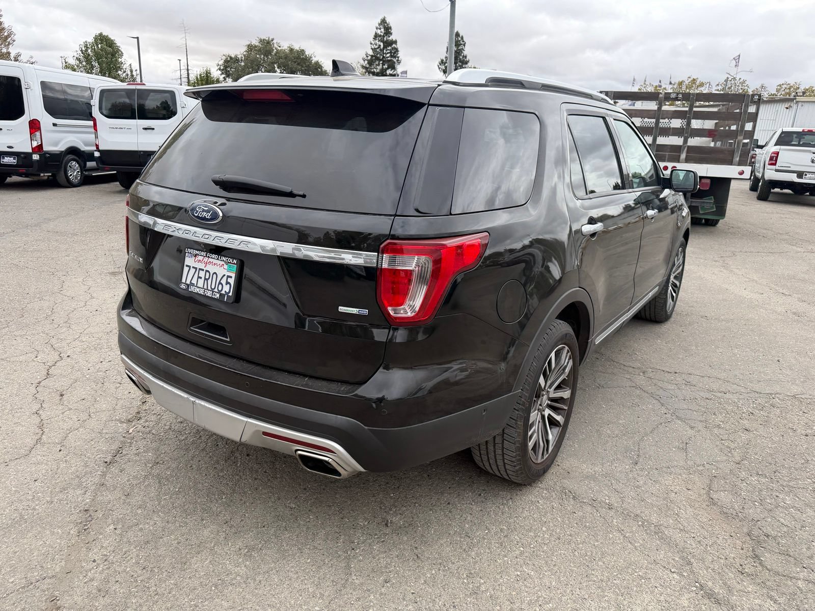 Used 2017 Ford Explorer Platinum AWD/4WD image 5