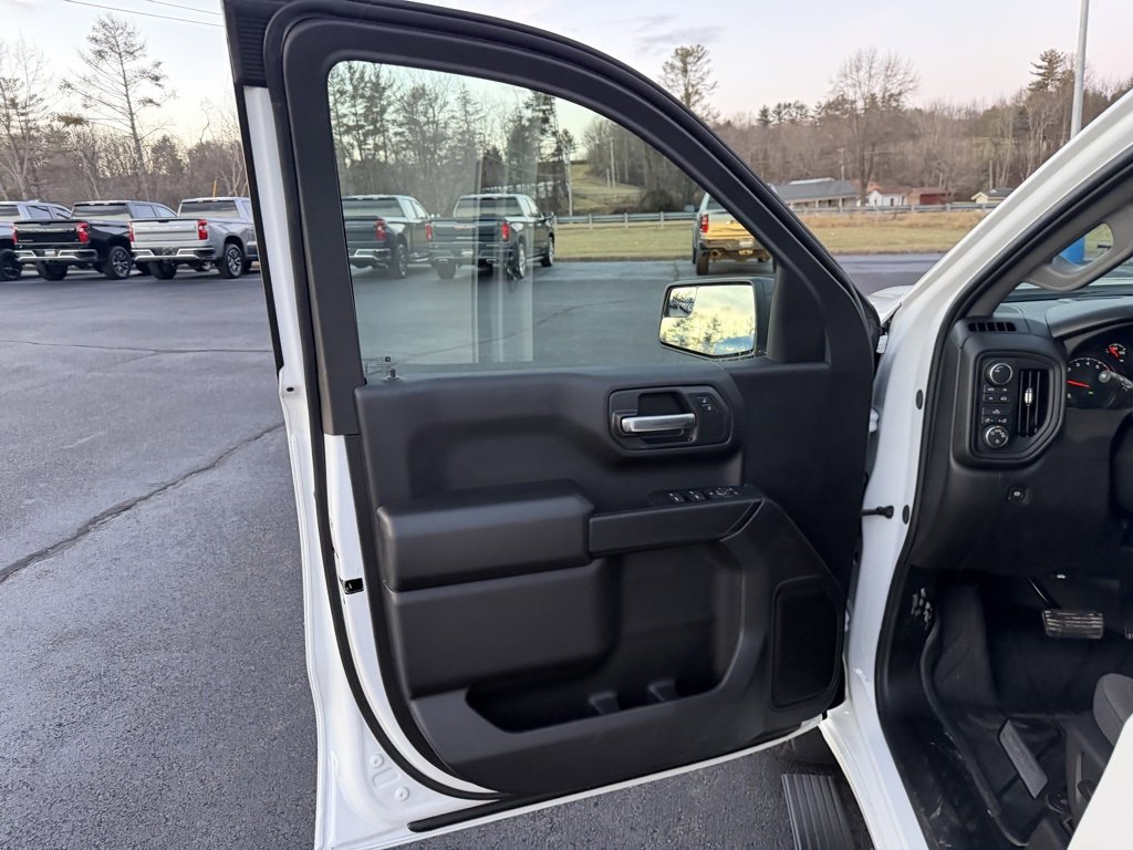 New 2026 Chevrolet Silverado 1500 Custom w/ LPO, Dark Essentials Package image 17