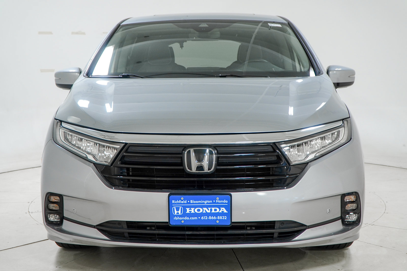 Used 2024 Honda Odyssey Elite image 3