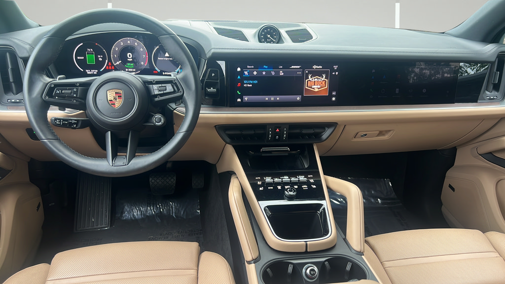Certified 2025 Porsche Cayenne E-Hybrid AWD/4WD image 18