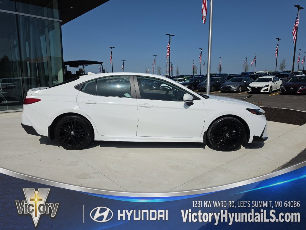 Used 2025 Toyota Camry SE FWD image 6
