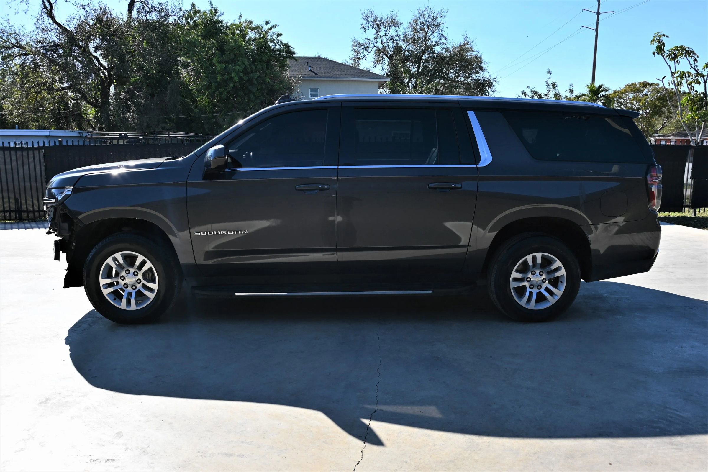 Used 2021 Chevrolet Suburban LT image 6