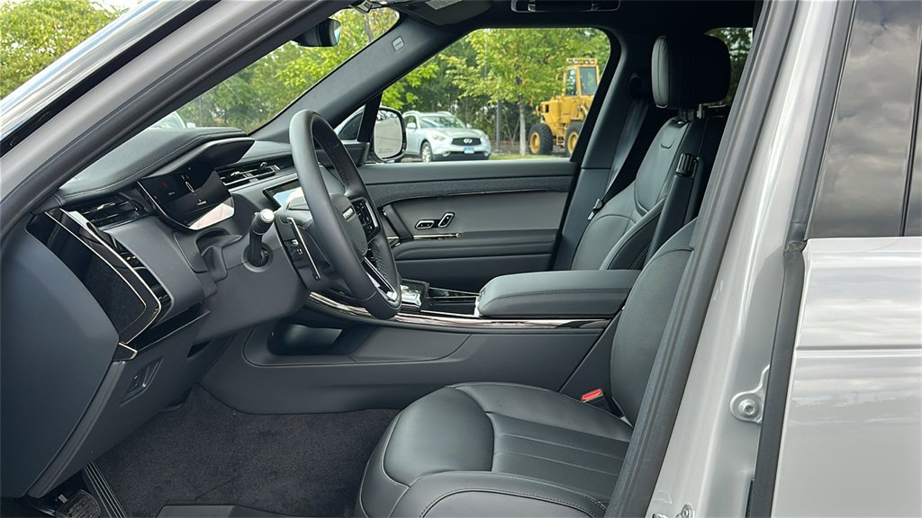 New 2025 Land Rover Range Rover Sport SE image 11