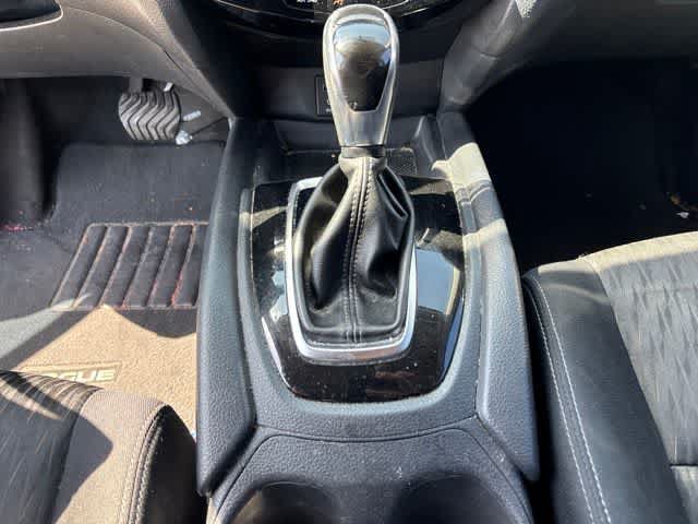 Used 2017 Nissan Rogue SV w/ SV Premium Package FWD image 18