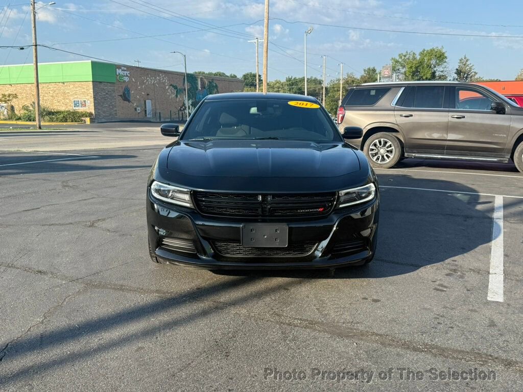 Used 2017 Dodge Charger SE w/ Blacktop Package image 2