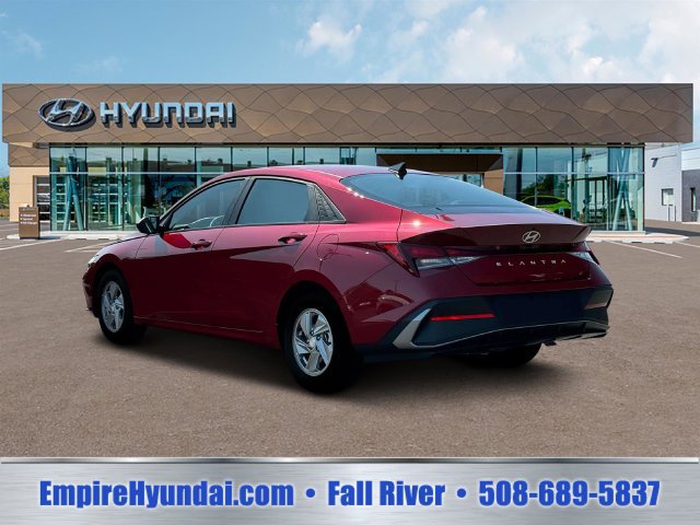 Used 2025 Hyundai Elantra SE FWD image 5
