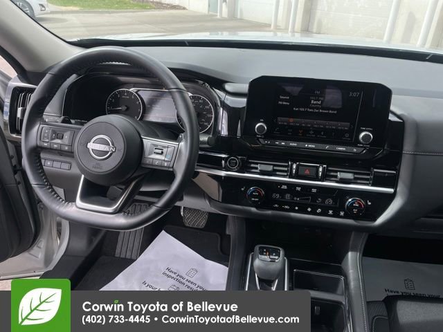 Used 2024 Nissan Pathfinder SV image 14