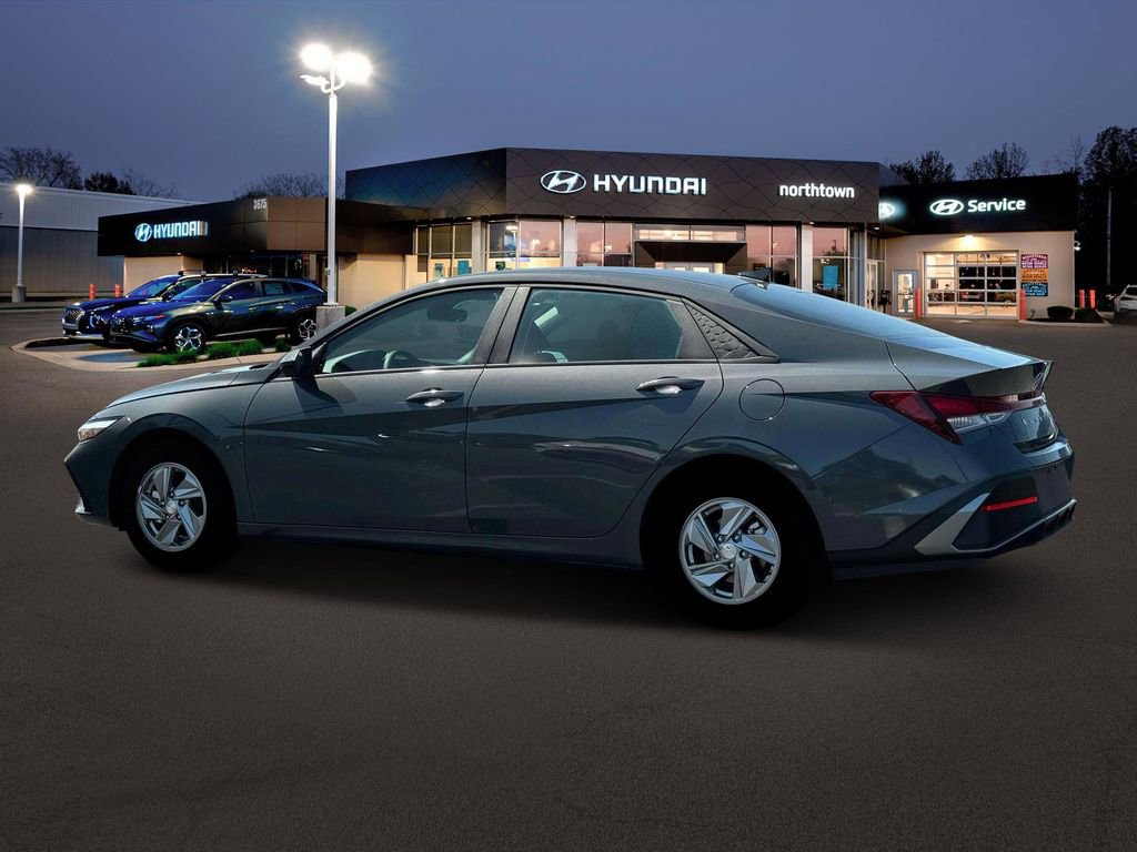 New 2025 Hyundai Elantra SE w/ Cargo Package image 4