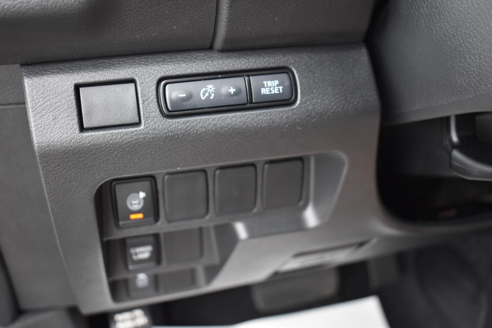 Used 2025 Nissan Frontier SV image 40