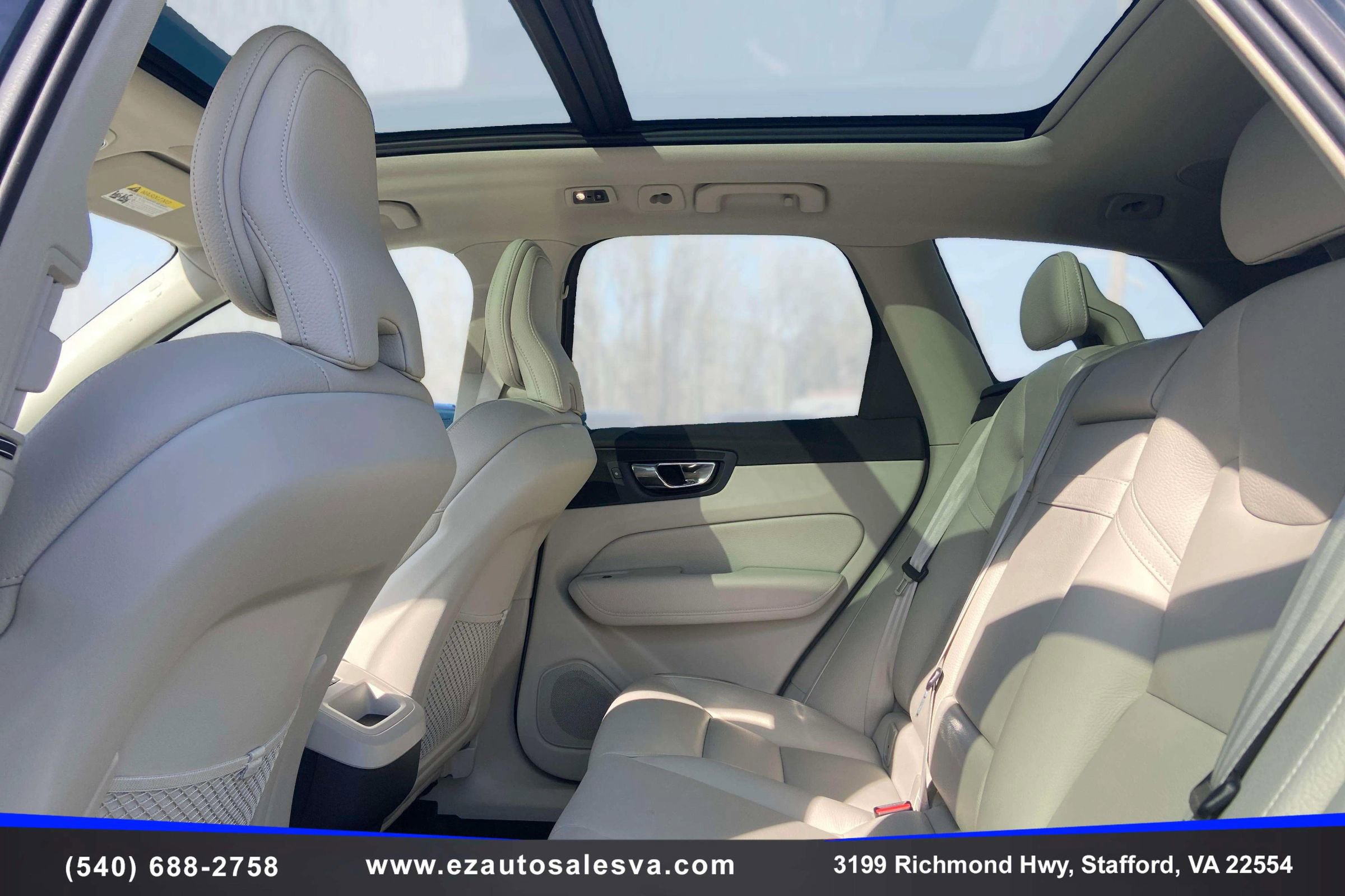 Used 2019 Volvo XC60 T5 Momentum w/ Multimedia Package AWD/4WD image 14