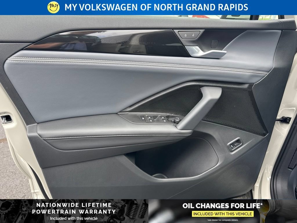 New 2026 Volkswagen Tiguan SEL R-Line AWD/4WD image 10