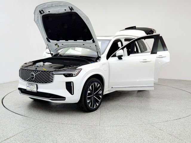New 2025 Volvo XC90 T8 Plus w/ Protection Package Premier image 9