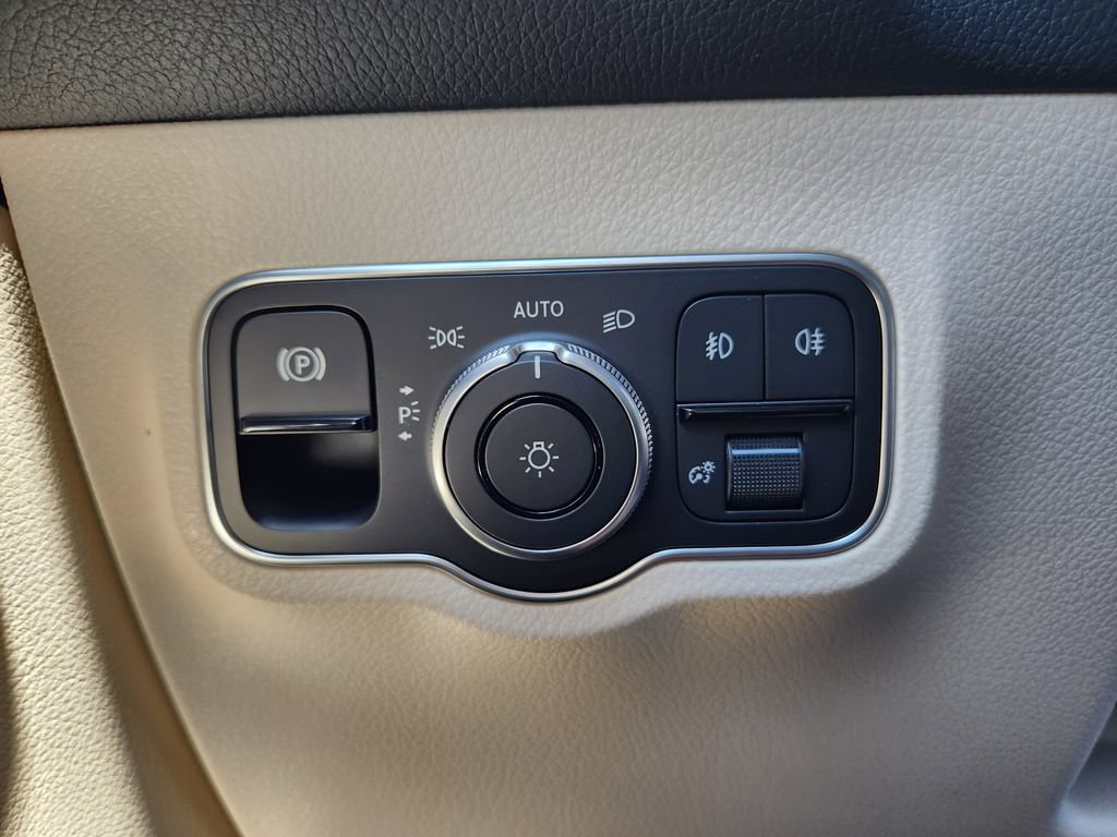 New 2026 Mercedes-Benz GLB 250 4MATIC image 19
