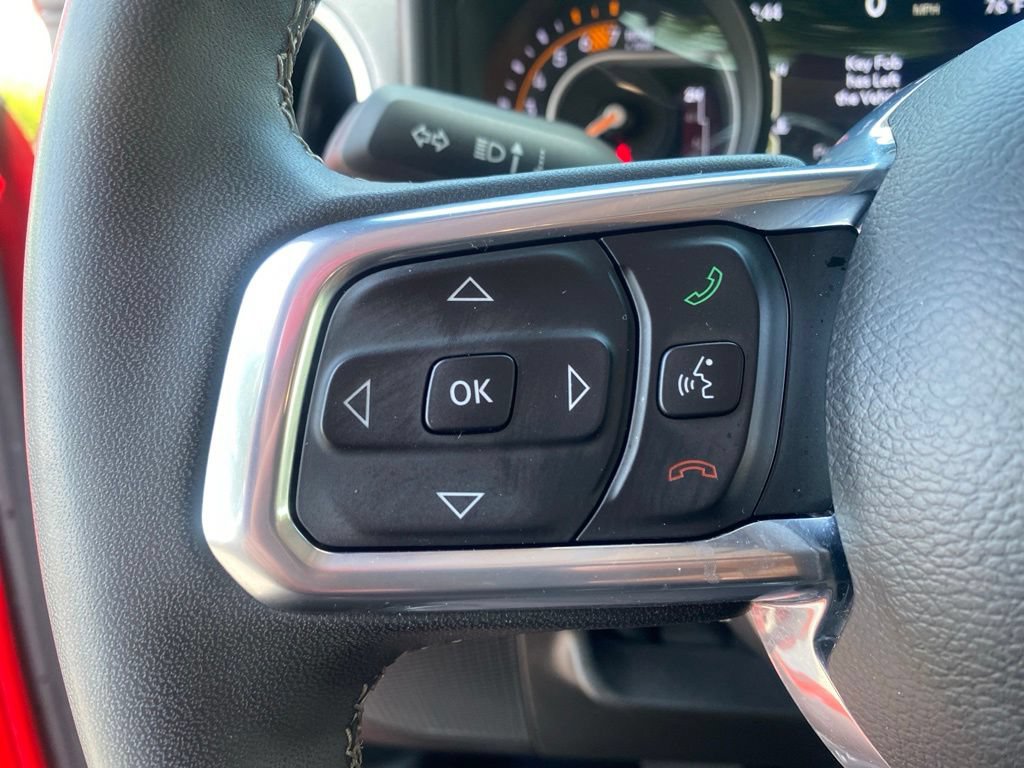 Used 2025 Jeep Wrangler Unlimited Sahara AWD/4WD image 19