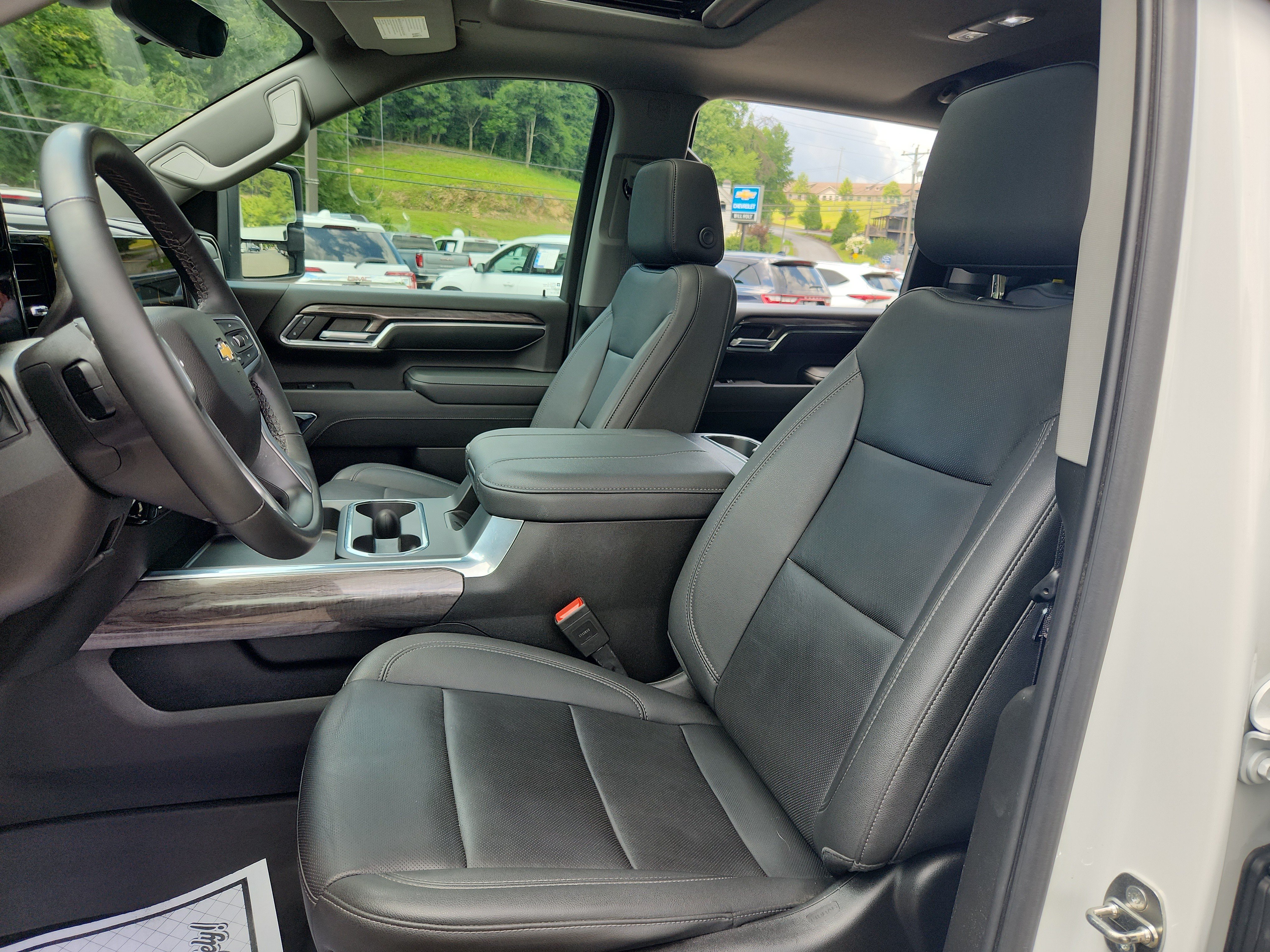 Used 2024 Chevrolet Silverado 2500 LTZ w/ LTZ Convenience Package AWD/4WD image 22