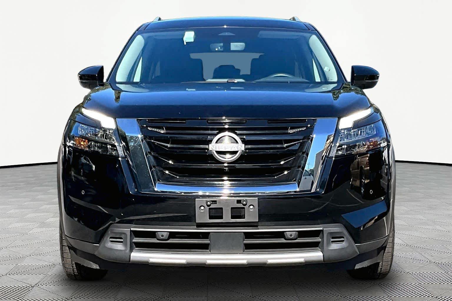 Used 2025 Nissan Pathfinder SL AWD/4WD image 4