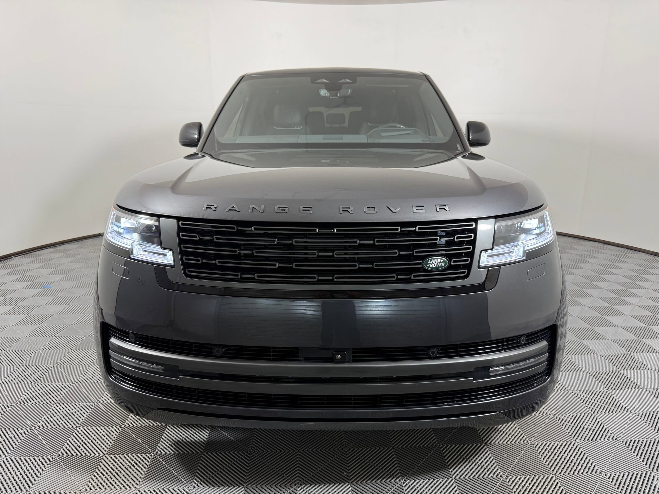 Used 2025 Land Rover Range Rover Long Wheelbase SE image 6
