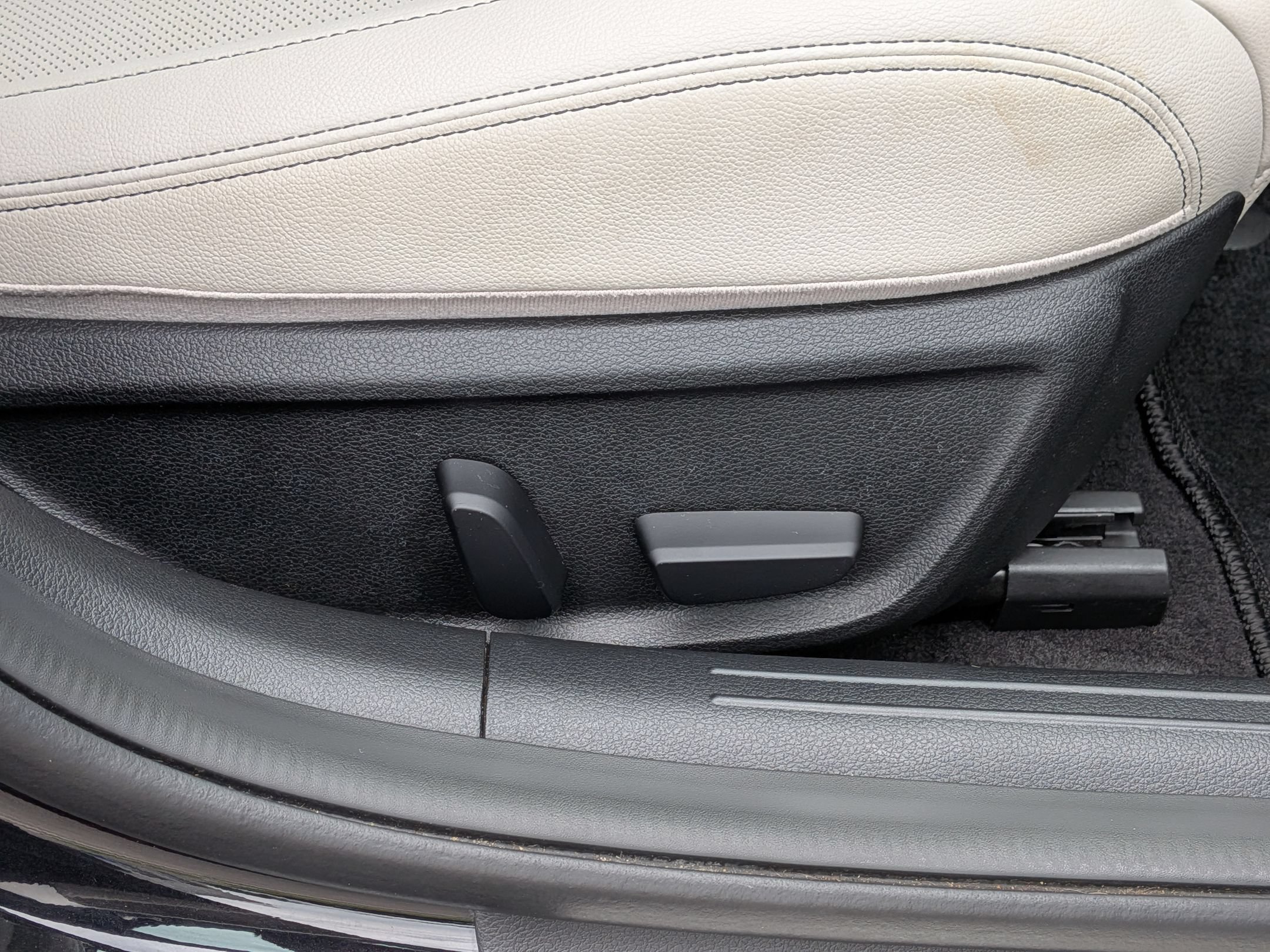 Used 2024 Genesis G70 2.5T RWD image 37