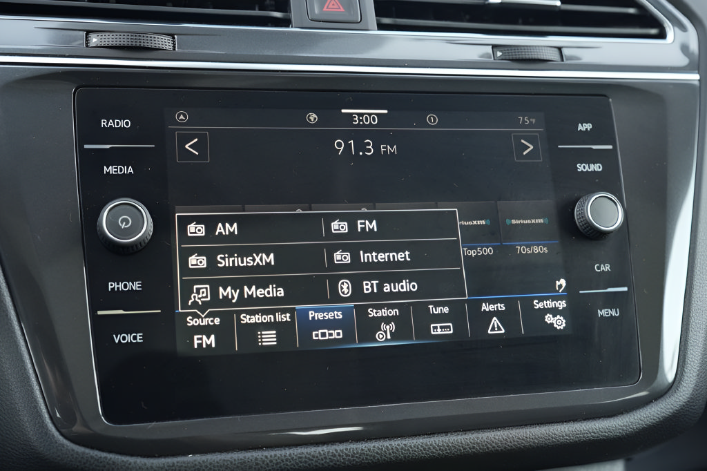 Used 2023 Volkswagen Tiguan SE w/ Panoramic Sunroof Package FWD image 37