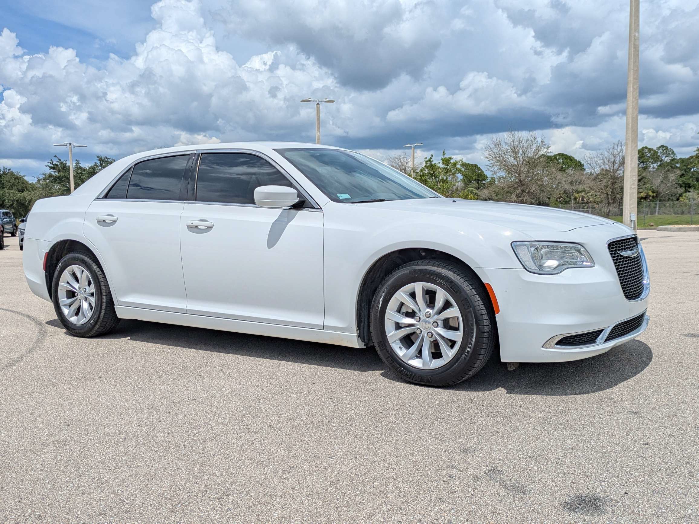 Used 2023 Chrysler 300 Touring RWD image 2