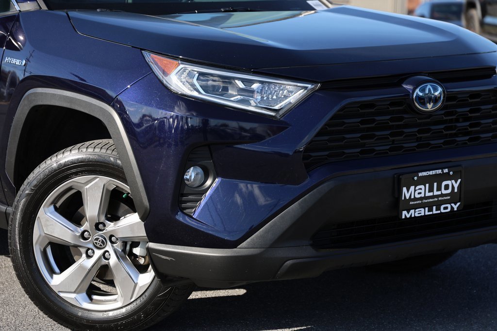 Used 2021 Toyota RAV4 XLE Premium image 6