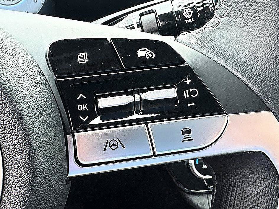 New 2026 Hyundai Elantra Limited FWD image 11