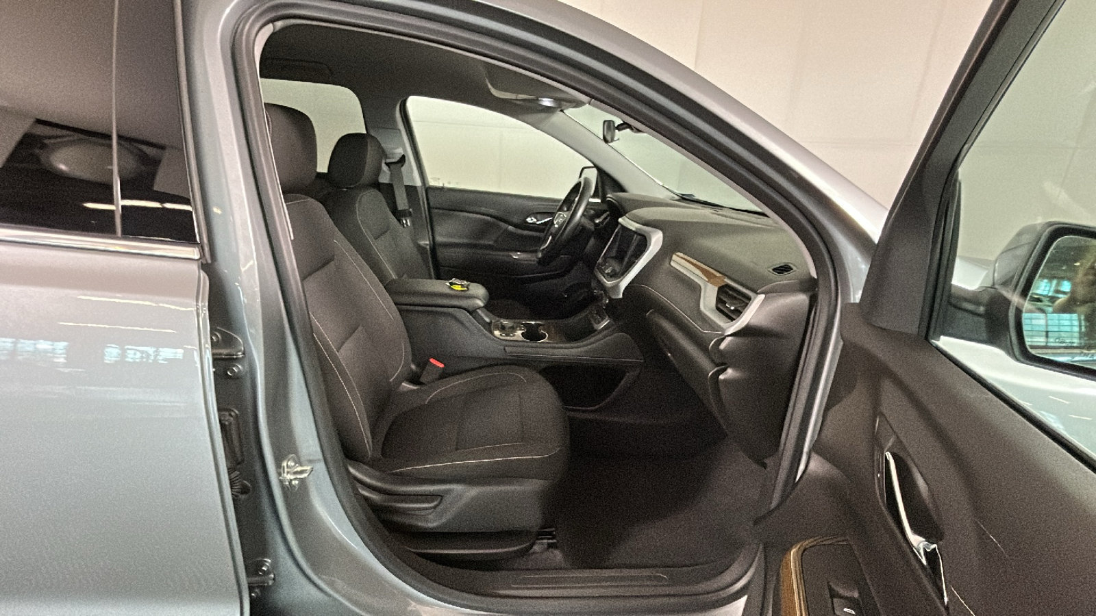 Used 2023 GMC Acadia SLE w/ Driver Convenience Package FWD image 37