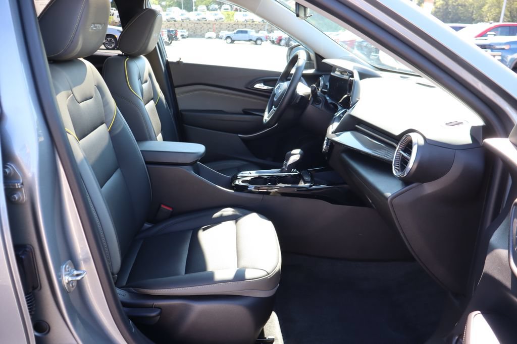 Used 2025 Chevrolet Trax ACTIV w/ Sunroof Package FWD image 21