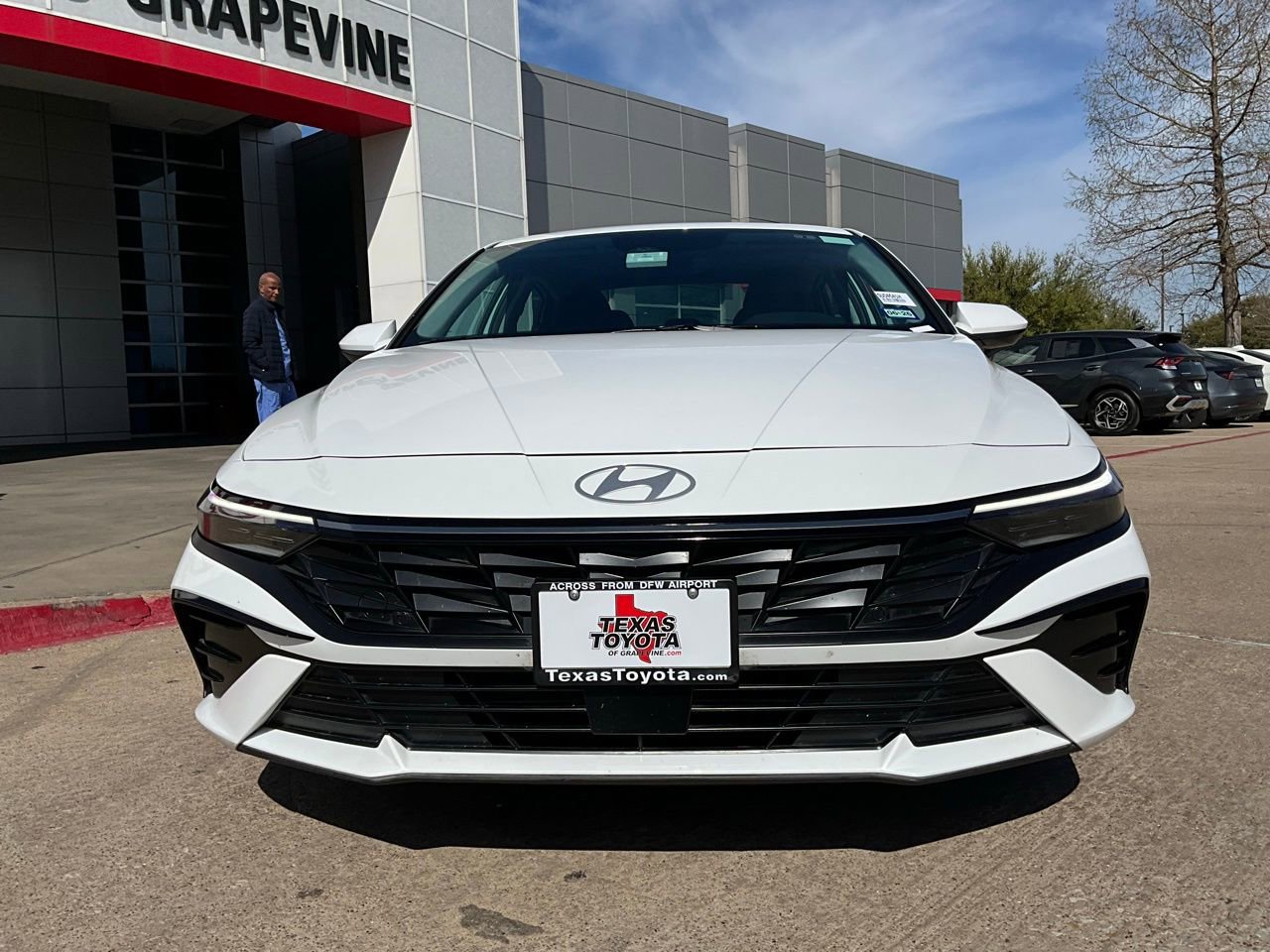 Used 2025 Hyundai Elantra SEL image 3