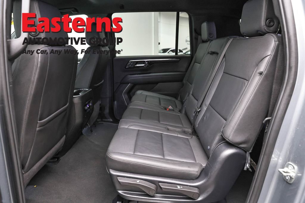 Used 2025 Chevrolet Suburban Z71 image 23