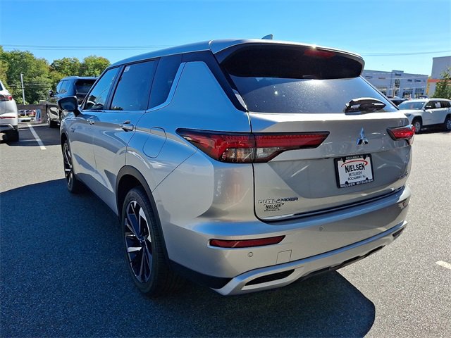 New 2025 Mitsubishi Outlander SE image 3