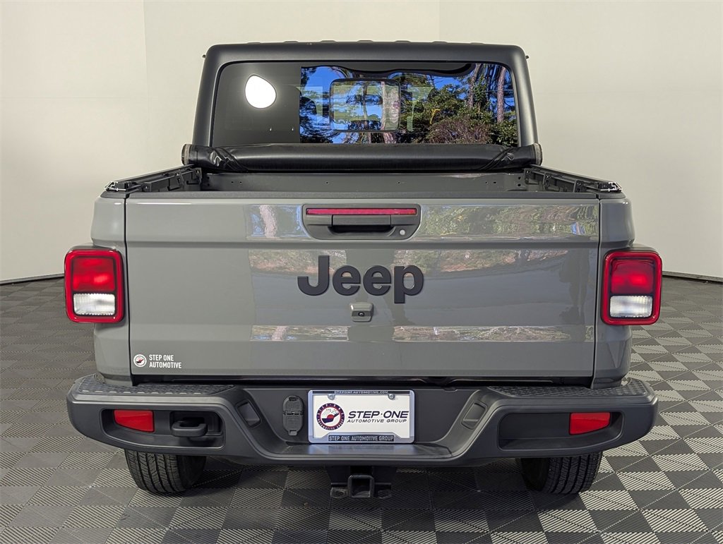 Used 2022 Jeep Gladiator Sport image 6