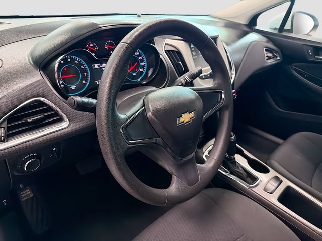Used 2017 Chevrolet Cruze LS FWD image 11