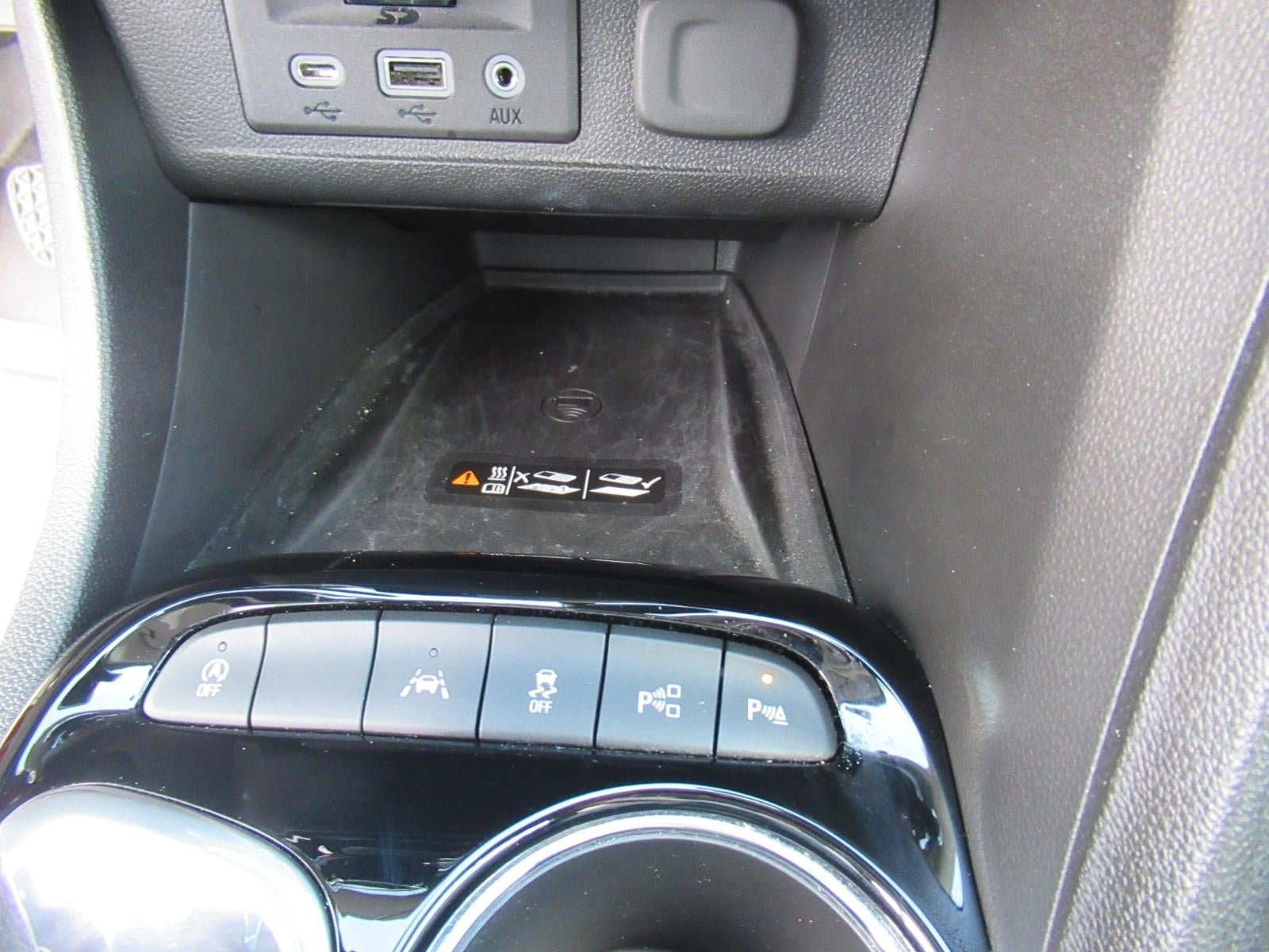 Used 2020 Buick Encore GX Essence w/ Advanced Technology Package FWD image 28