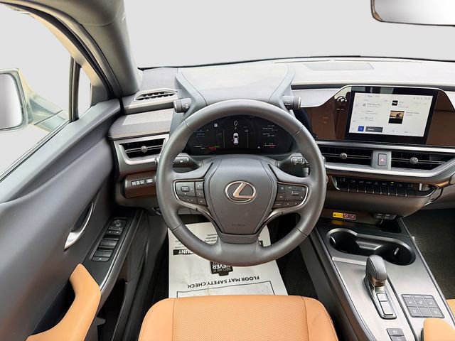 Used 2025 Lexus UX 300h FWD w/ Accessory Package (Z1) image 17