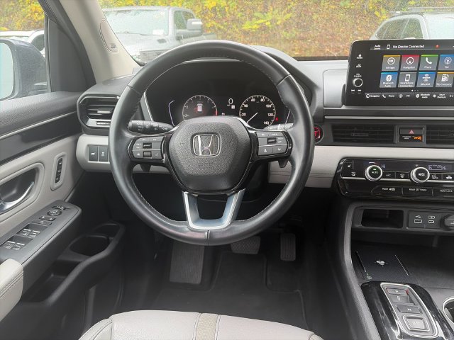 Used 2025 Honda Pilot Touring image 17