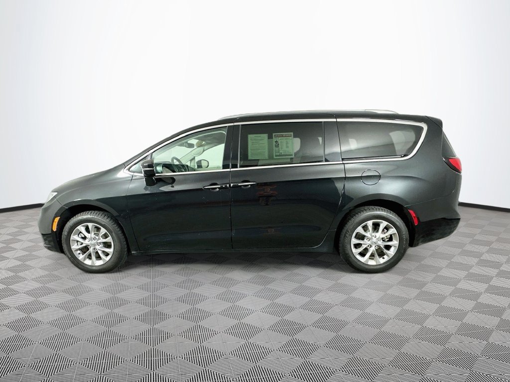 Certified 2021 Chrysler Pacifica Touring-L w/ Uconnect Theater Family Group AWD/4WD image 6