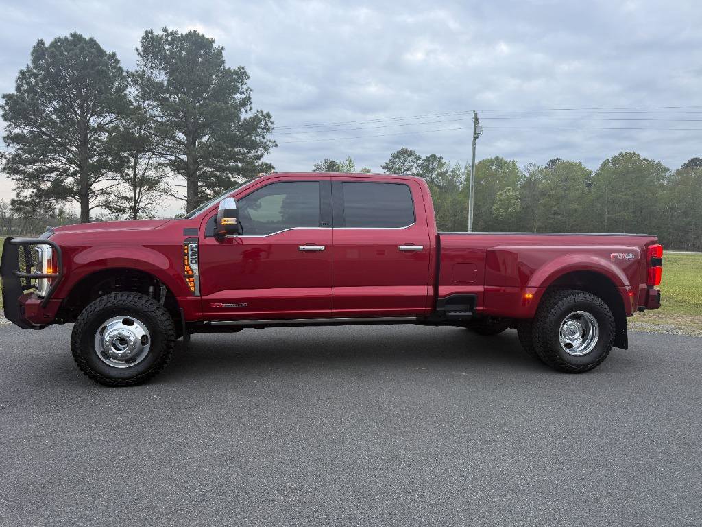 Used 2025 Ford F350 Platinum w/ Platinum Plus Package image 3