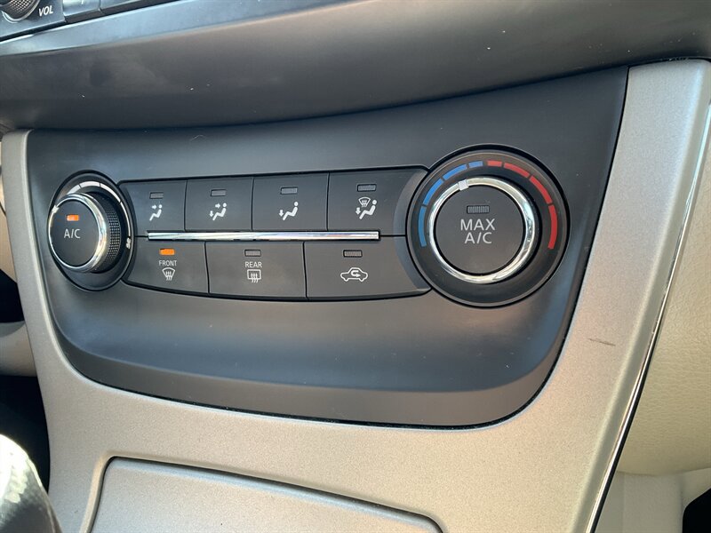 Used 2015 Nissan Sentra SV w/ Style Package FWD image 33