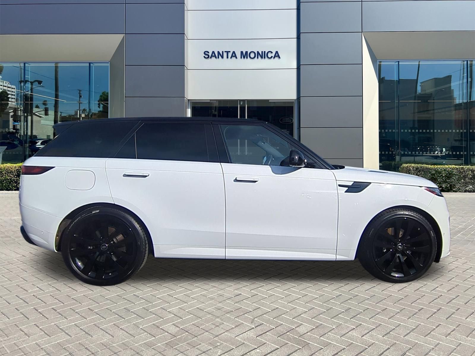 Used 2025 Land Rover Range Rover Sport Dynamic SE image 6
